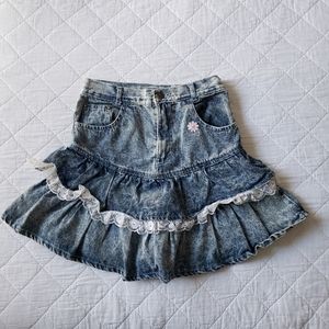 VINTAGE kids denim skirt with a flower patch and lace detail- 10